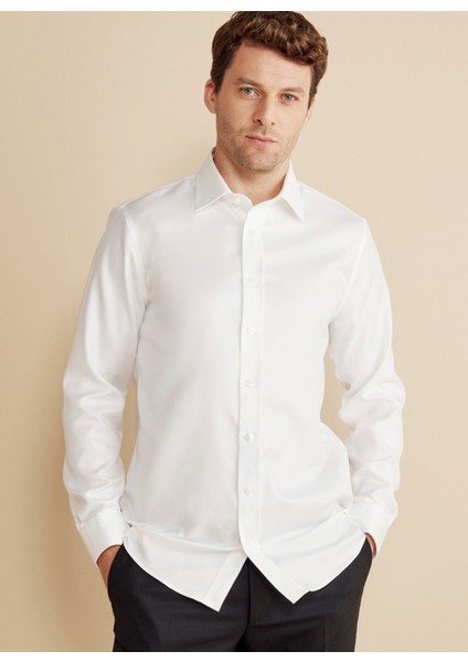 Slim Fit Klasik Yaka Beyaz Erkek Gömlek BBFW25MSH023 fiyatları