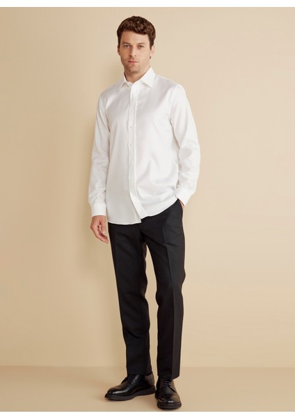 Slim Fit Klasik Yaka Beyaz Erkek Gömlek BBFW25MSH023 modelleri