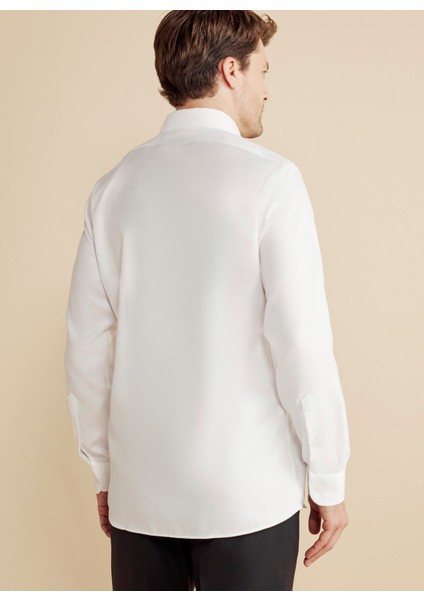 Slim Fit Klasik Yaka Beyaz Erkek Gömlek BBFW25MSH023 indirimleri