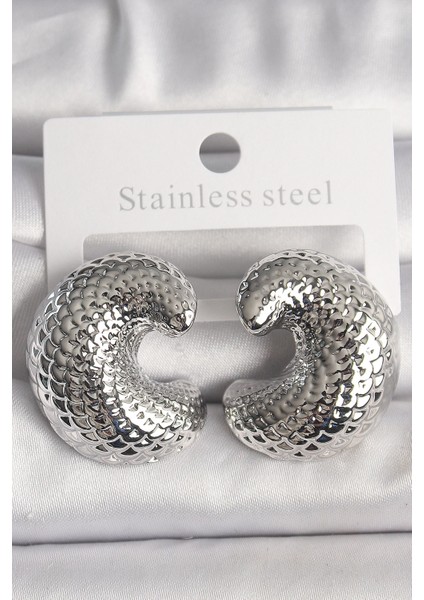 Bfs Pirinç Gümüş Renk Yılan Sırtı Işlemeli Yarım Halka Model Kadın Küpe