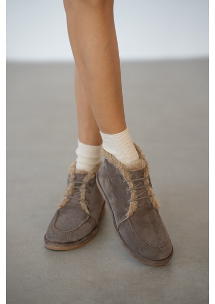 Averon Hakiki Deri Kürklü Bağcık Detaylı Kadın Bot- Vizon Süet