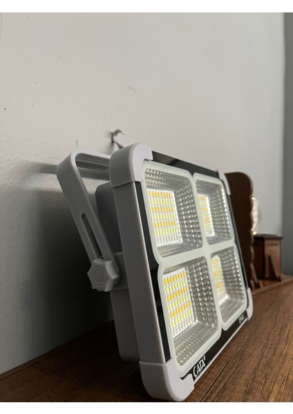 Miami Taşınabilir Solar Projektör IP44 Güneş Enerjili 3 Renk Modu Dimmerli ve Şarjlı LED Işık indirimleri