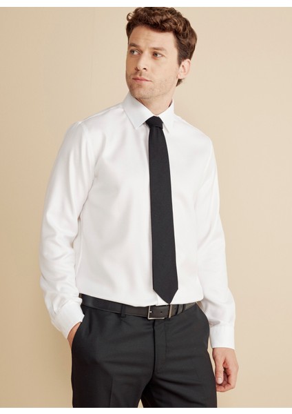 Slim Fit Klasik Yaka Beyaz Erkek Gömlek BBFW25MSH026
