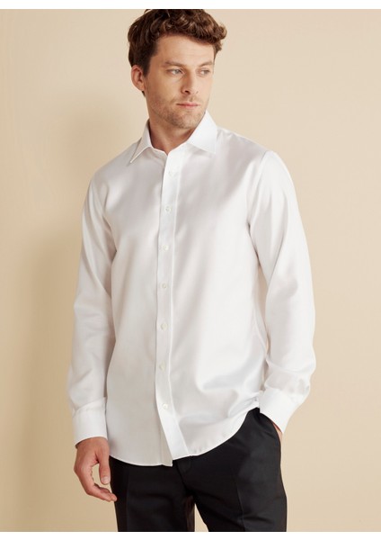 Slim Fit Klasik Yaka Beyaz Erkek Gömlek BBFW25MSH026 fiyatları
