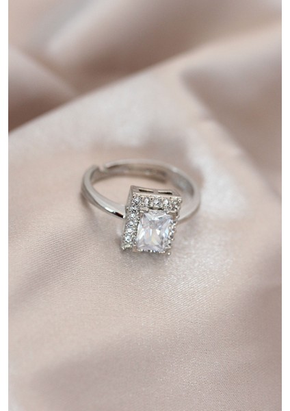 bulurum ayarlamalı silver renk metal zirkon ve kristal taşlı dikdörtgen model yüzük