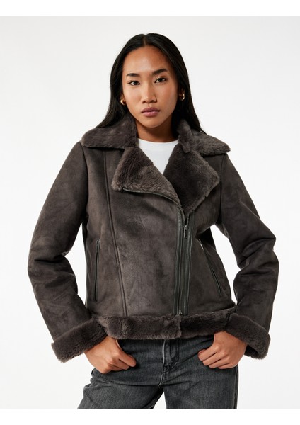 Cepli Fermuarlı Uzun Kollu Peluş Yaka Süet Görünümlü Crop Biker Ceket