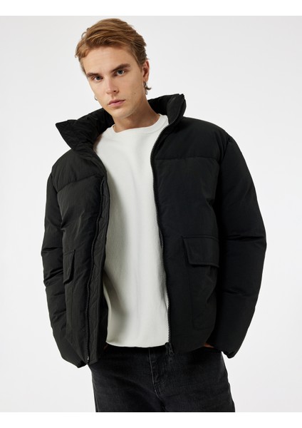 Uzun Kollu Kapaklı Cep Detaylı Fermuarlı Slim Fit Dik Yaka Kışlık Şişme Mont