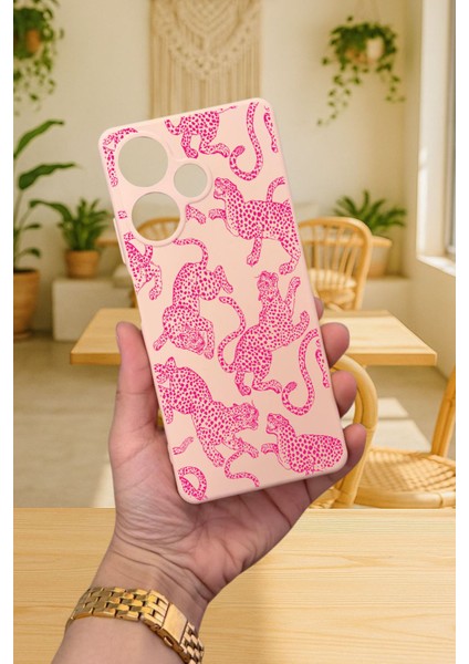 Infinix Hot 30 - Pembe Leopar Desenli Silikon Darbe Emici Klasik Korumalı Rubber Kılıf