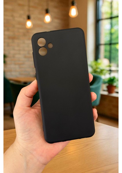 Samsung Galaxy A04 Silikon Darbe Emici Klasik Korumalı Rubber Kılıf