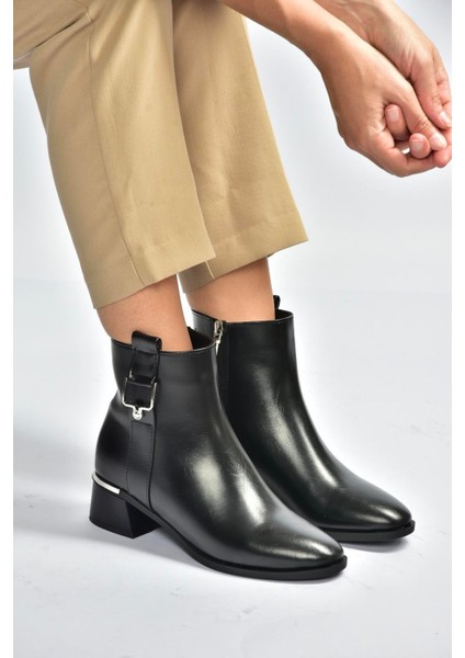 V518978809 Siyah Alçak Topuklu Kadın Bot