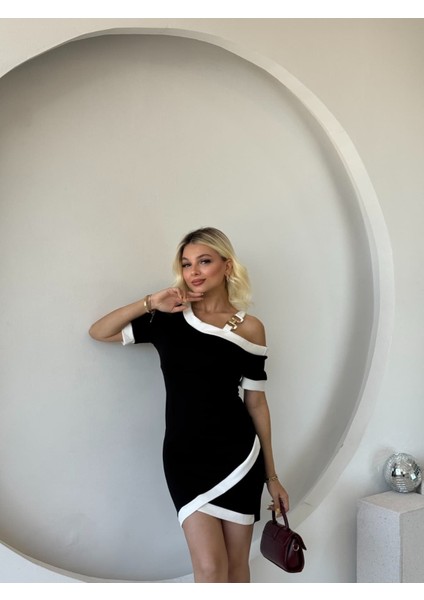 Kadın Kısa Kollu Asimetrik Kesim Yaka Şerit ve Aksesuar Detaylı Modal Elbise