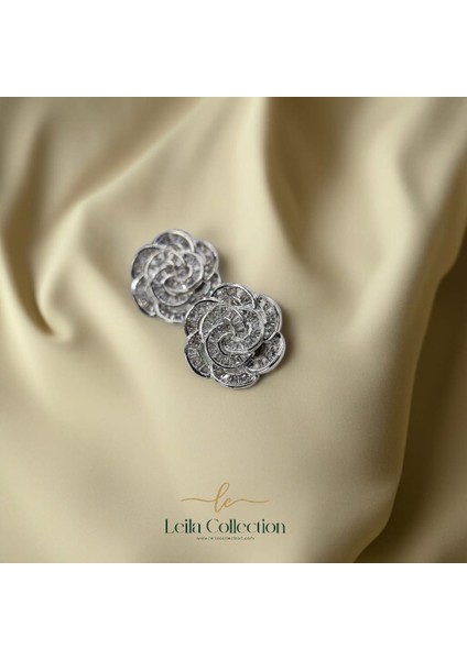 Çiçek Figürlü Gümüş Renkli Küpe