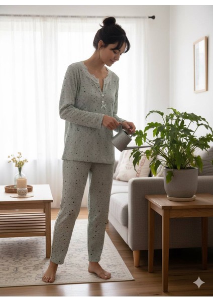 Dantel Yaka Detaylı Pamuklu Penye Kumaş Pijama Takımı modelleri