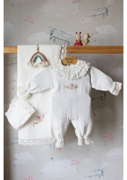 Çiçek Nakış 6'lı Isme Özel Müslin Bebek Set %100 Pamuk Tulum Battaniye Şapka Puset Örtü Yastk Eldivn