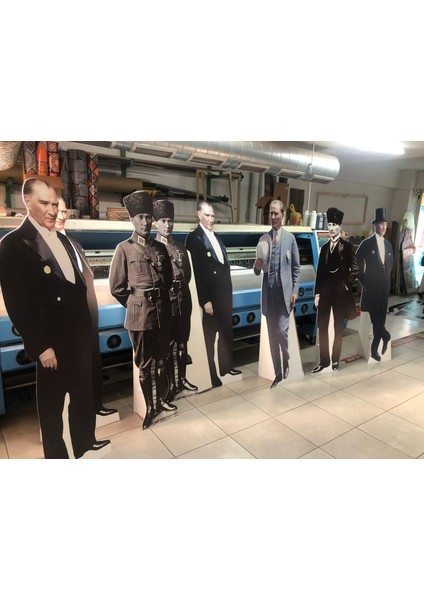 Askeri Formalı Mustafa Kemal Atatürk Maketi – Mareşal Üniformalı, Renklendirilmiş, Tam Boy fiyatları
