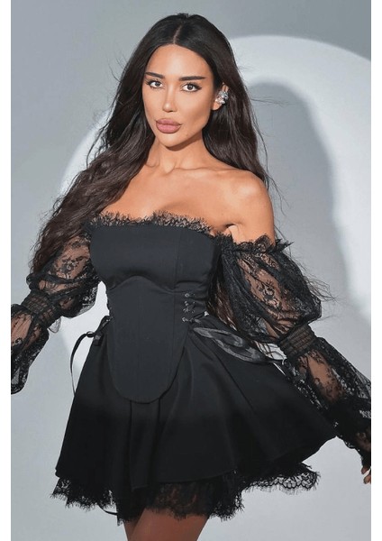 Kadın Likralı Dantel ve Dalgıç Kumaştan Üretilmiş, Gipeli Su Yolu ve Kuşgözü Detaylı Elbise