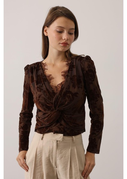 Dantel Detaylı Transparan Bluz fırsatları
