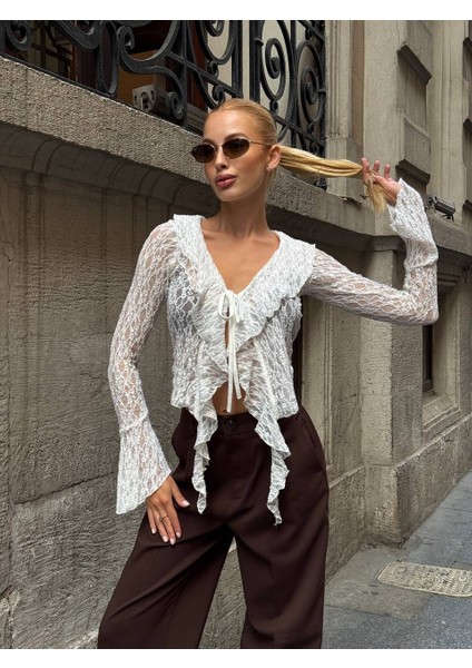 Siyah Dantel Bağlama Detaylı Bluz