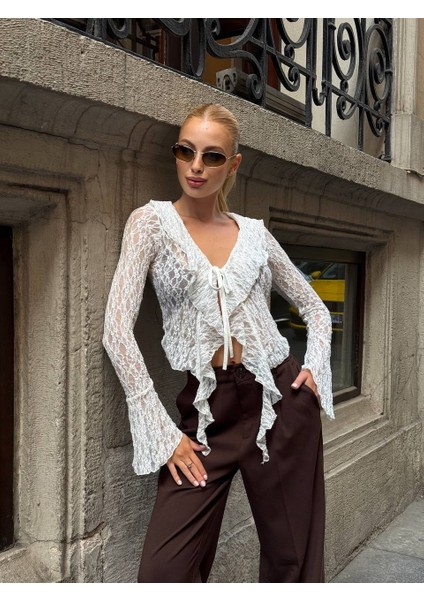 Siyah Dantel Bağlama Detaylı Bluz fırsatları