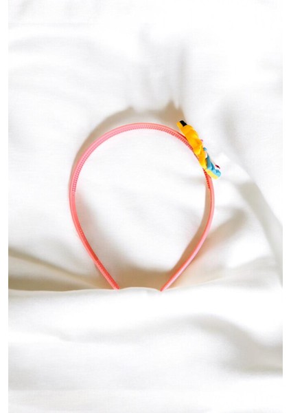 Çocuk Kız Figürlü Parlak Renklerde Taç modelleri