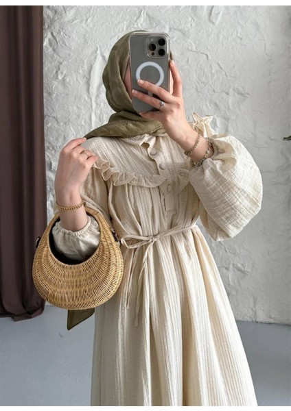 2508 Yarım Pat Fırfır Detaylı Bağıcıklı Bürümcük Elbise fiyatları