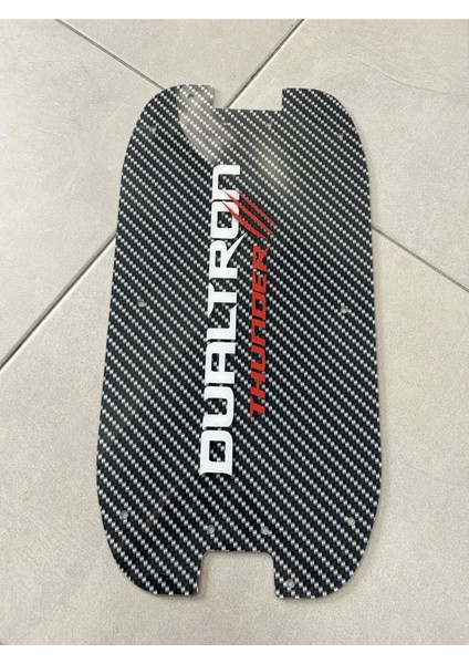 Karbon Desenli Elektrikli Scooter Plexi Tabanlık Vida Delikleri 3mm
