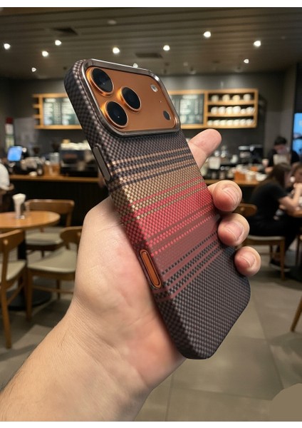 iPhone 17 Pro Max Kılıf Kevlar Magsafe Şarj Destekli Kamera Korumalı Karbon Fiber Hassas Tuşlu