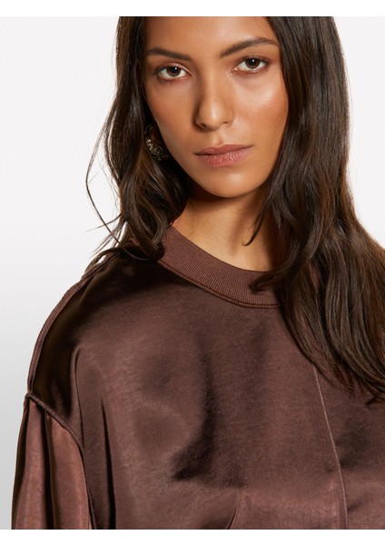 Yakası Ribanalı Over Fit Saten T-Shirt Kadın Kahverengi T-Shirt - 325P5KANLQ08L indirimleri