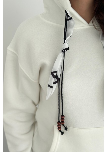 Kadın Fular Detaylı Kapüşonlu Sweatshirt – Casual Charm modelleri