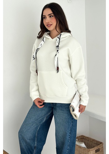 Kadın Fular Detaylı Kapüşonlu Sweatshirt – Casual Charm fırsatları