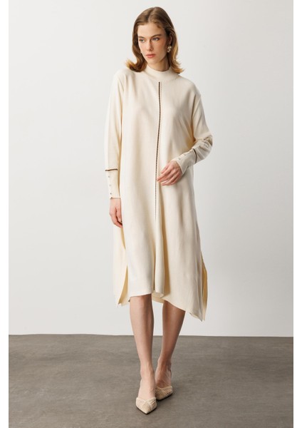 Önü Simli Şerit Detaylı Triko Elbise-Krem