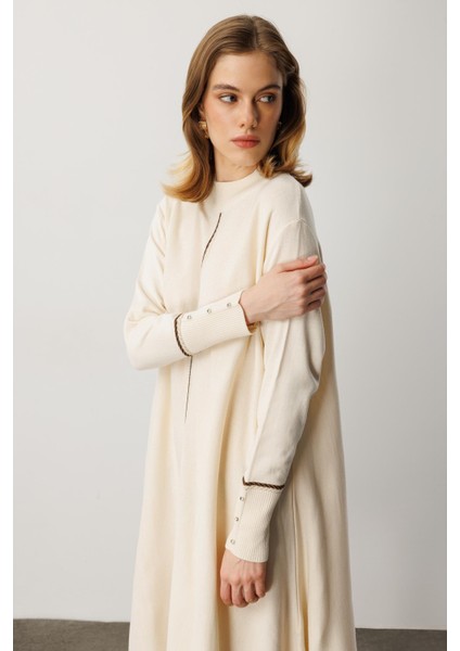 Önü Simli Şerit Detaylı Triko Elbise-Krem fırsatları