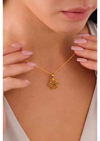 14 Ayar Altın Papatya Zümrüt Kolye