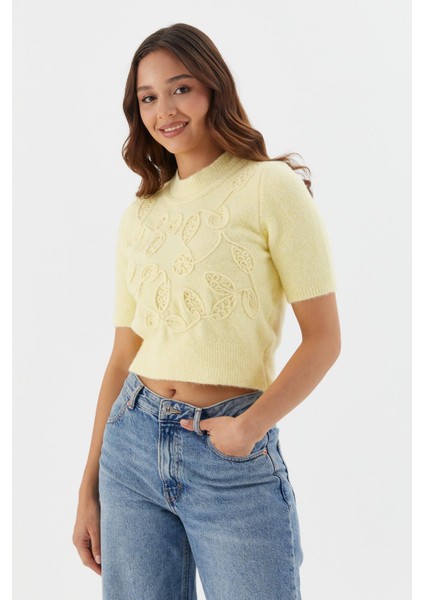 Kabartma Desenli Kısa Kol Bluz Sarı