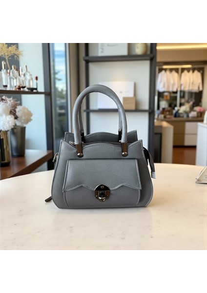 Kilit Kapaklı Fermuarlı Kadın El ve Omuz Çanta