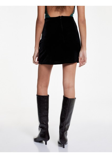 Slim Fit Asimetrik Drapeli Kadife Mini Etek fırsatları