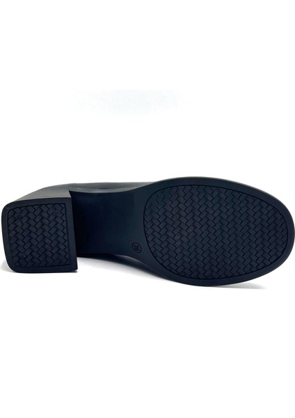 Toka Detaylı Kauçuk Kaymaz Taban Günlük Kadın Ayakkabı Siyah indirimleri