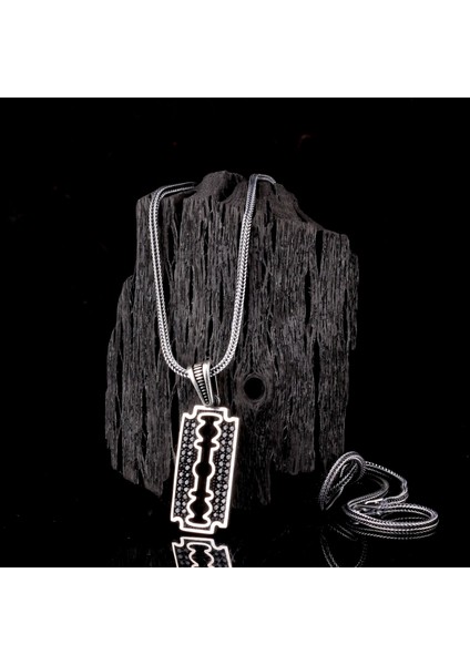 925 Ayar Gümüş Mikro Taşlı Jilet Motifli Kolye