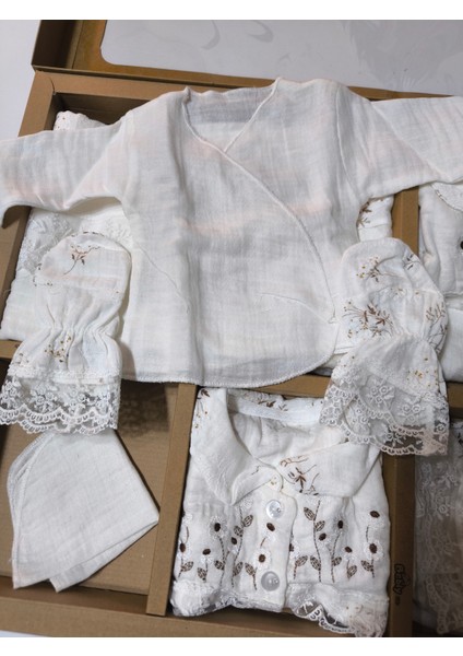 Kız-Erkek Yeni Doğan Hastane Çıkışı % 100 Organik Pamuk Kutulu 10'lu Full Takım Müslin Çiçekli