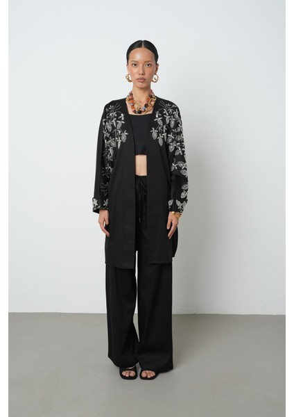 Kadın Yakası ve Kolları Boncuk Işlemeli Oversize Uzun Kimono fırsatları