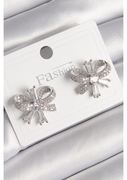 Pirinç Gümüş Renk Zirkon Taşlı Fiyonk Model Kadın Küpe - TJ-BKP9779