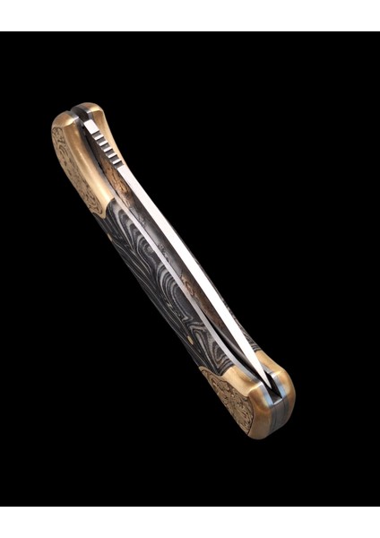 El Yapımı N690 Böhler Çelik 24 Ayar Altın Işlemeli Gravürlü Kilitli Yaylı Cep Çakısı modelleri