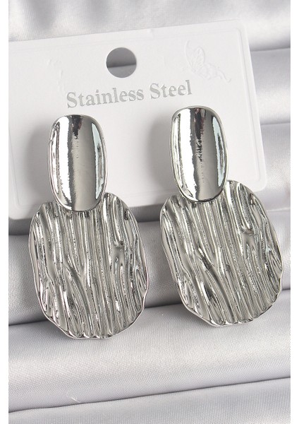 Pirinç Gümüş Renk Işlemeli Kare Plaka Model Kadın Küpe - TJ-BKP10087