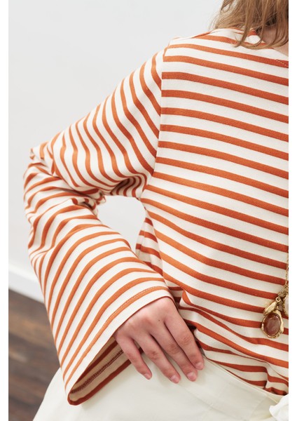 Şal Detaylı Çizgili Tshırt Kiremit fırsatları