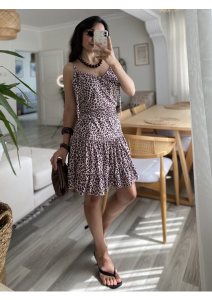 Kadın Askılı V Yaka Beli Pileli Leopar Desen Eteği Fırfırlı Süprem Elbise fırsatları