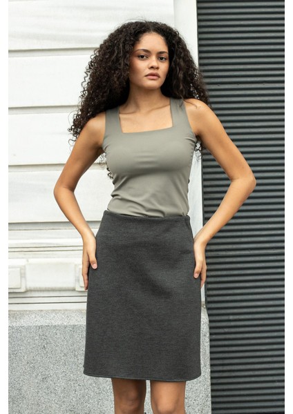 Kare Yaka Kolsuz Likralı Şık Parlak Kumaş Bluz Body-Haki