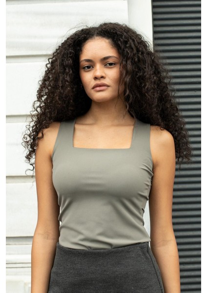 Kare Yaka Kolsuz Likralı Şık Parlak Kumaş Bluz Body-Haki fırsatları