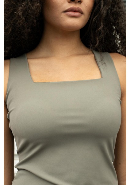 Kare Yaka Kolsuz Likralı Şık Parlak Kumaş Bluz Body-Haki indirimleri