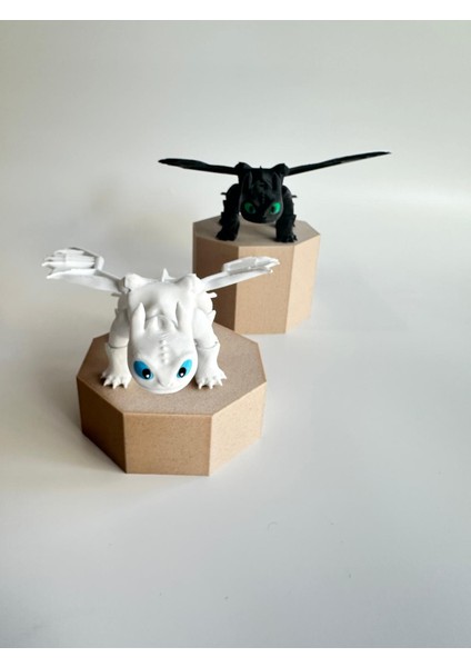 Dişsiz (Toothless) Ejderhanı Nasıl Eğitirsin? Gecenin ve Işığın Öfkesi Figür(2'li) - 20 cm fırsatları