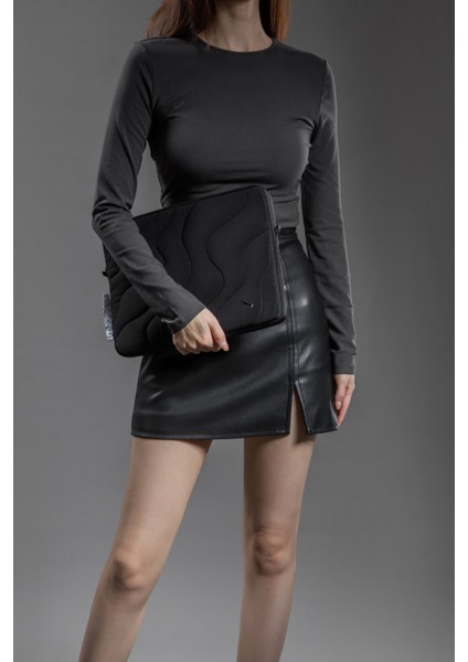 Terra Serisi 15" Siyah Notebook Kılıfı - A27E3D1